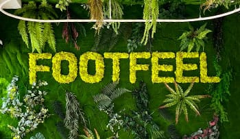 Jardín vertical artificial en FOOTFEEL ISM Jardín vertical artificial en FOOTFEEL ISM